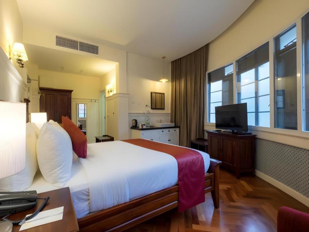 The Chambers 2* George Town
