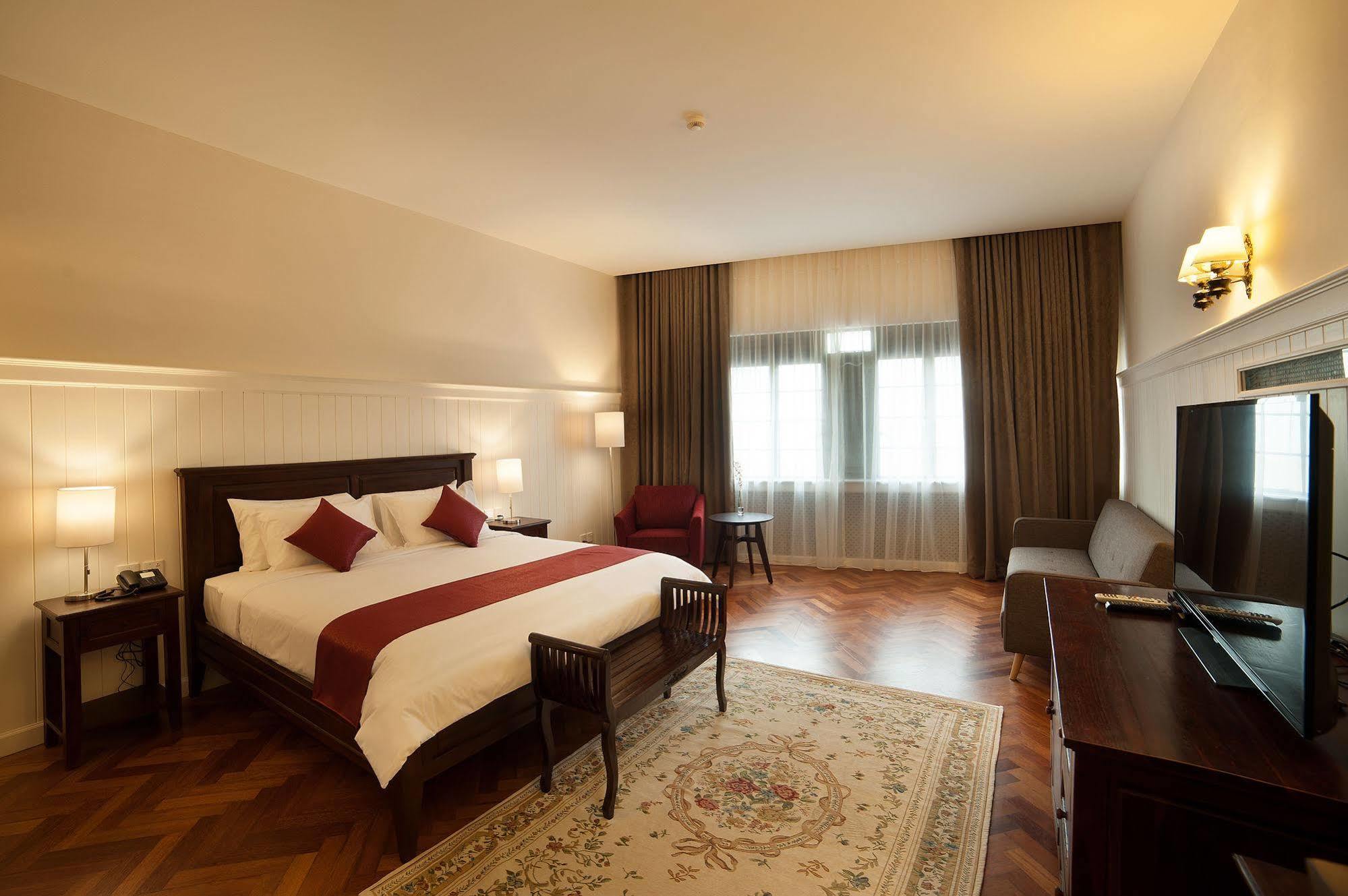 The Chambers 2* George Town